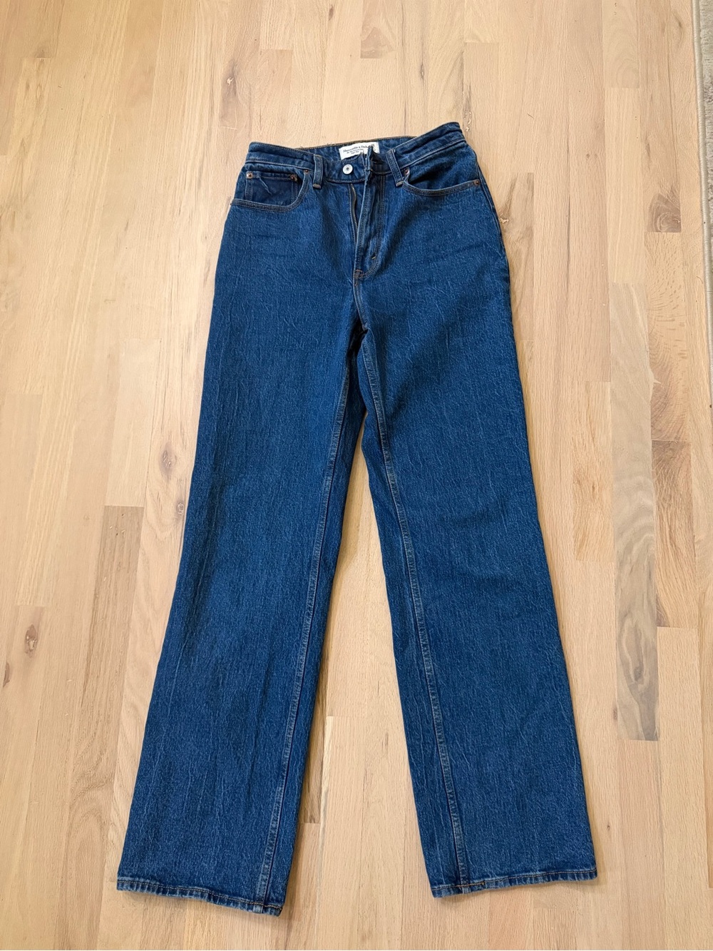 Abercrombie & Fitch women’s 90’s relaxed curve love jeans
